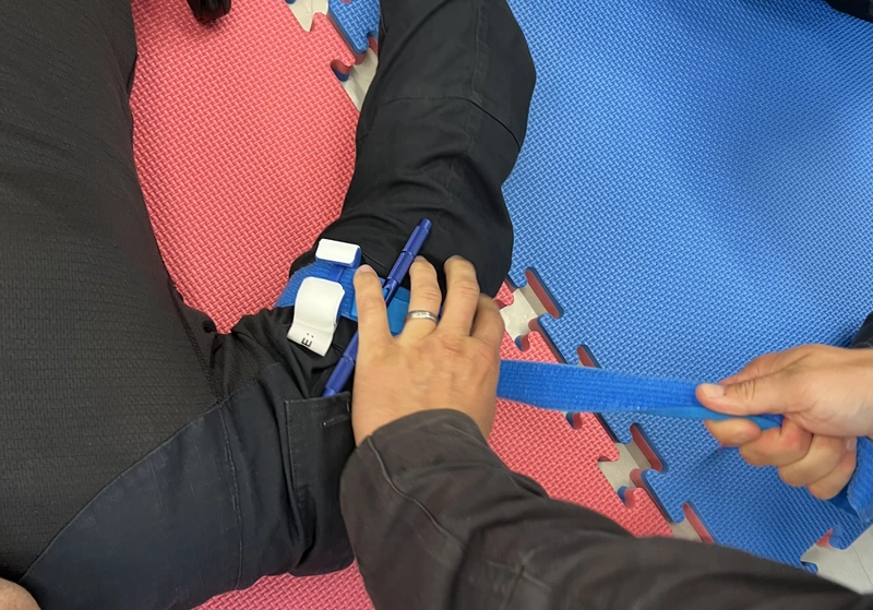 Zástava masivního krvácení turniketem.