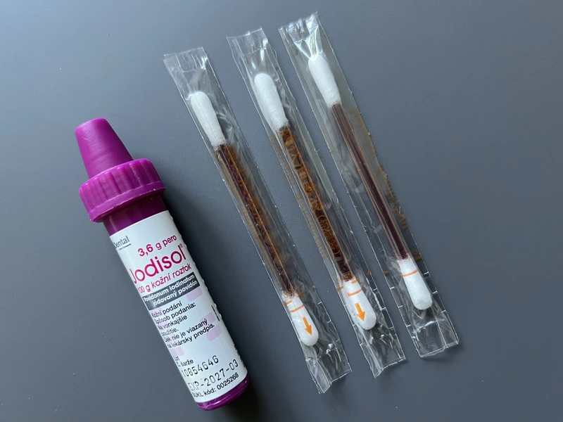 Jodové pero a tyčinky.